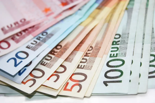 Eugen Rădulescu, consilier în BNR, despre taxarea tranzacţiilor bancare: „O aberaţie!” / ”Când ANAF nu încasează 9 miliarde de euro și vrei să faci altceva numai să nu te atingi de hoţia aceasta uriaşă, este strigător la cer”