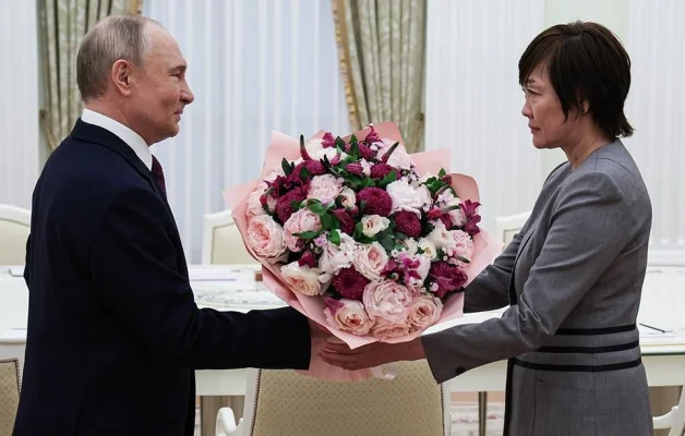 Văduva premierului asasinat al Japoniei s-a întâlnit cu Vladimir Putin