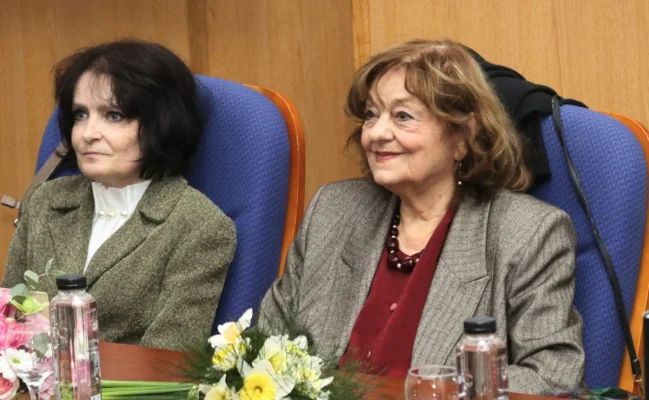 Ana Blandiana: Trăim o istorie absurdă şi îngrozitoare pentru multe ţări. Trebuie să înţelegem ce e bine şi ce e rău