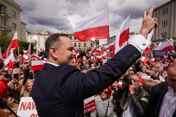 LIVE Rezultate alegeri prezidențiale Polonia: Candidatul naționalist Karol Nawrocki a câștigat alegerile cu 50,89% în fața pro-europeanului Rafal Trzaskowski – 49,11%, după numărarea tuturor voturilor / Diferență de sub un procent între cei doi candidați, cea mai strânsă cursă din Polonia, după 1990 / Prezență la vot de peste 70%