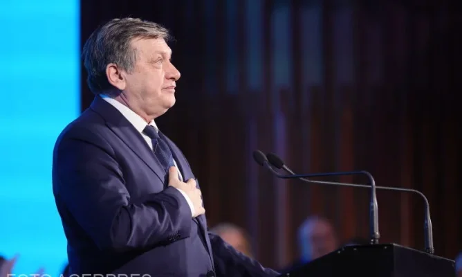 Crin Antonescu, dezgustat de criticile primite. Mesaj tăios pentru Cristian Tudor Popescu