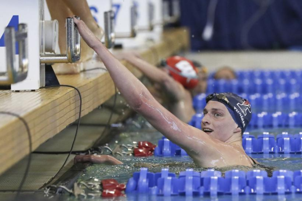 O universitate americană interzice sportivilor transsexuali să practice sporturi feminine