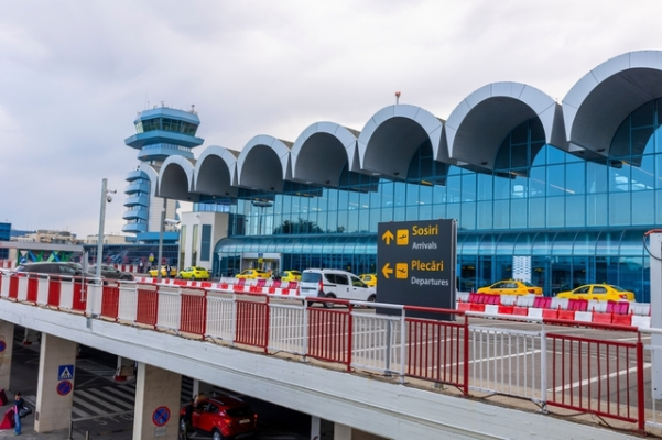 Un taximetrist care a refuzat să preia un pasager de la Aeroportul Otopeni, amendat cu 500 de lei/ Şoferul a rămas şi fără atestatul profesional/ Ce măsuri a luat Compania Naţională de Aeroporturi în ultimele 6 luni în cazul abaterilor unor taximetrişti