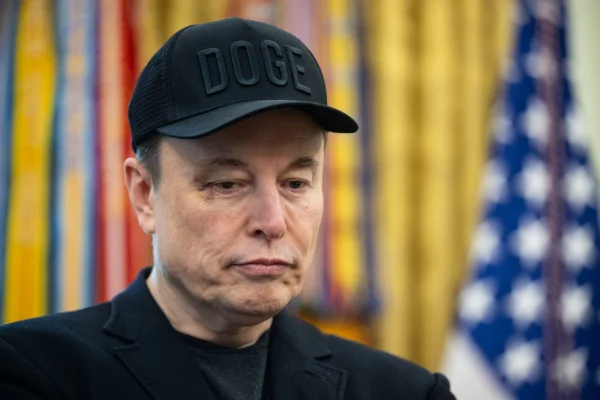 Elon Musk a apărut în Biroul Oval cu o vânătaie la ochi: I-am spus fiului meu să mă lovească în față