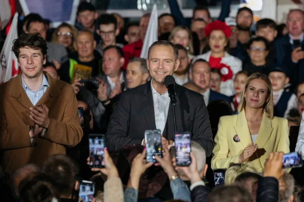 Conservatorii rămân la președinție în Polonia. Nawrocki îl învinge pe Trzaskowski