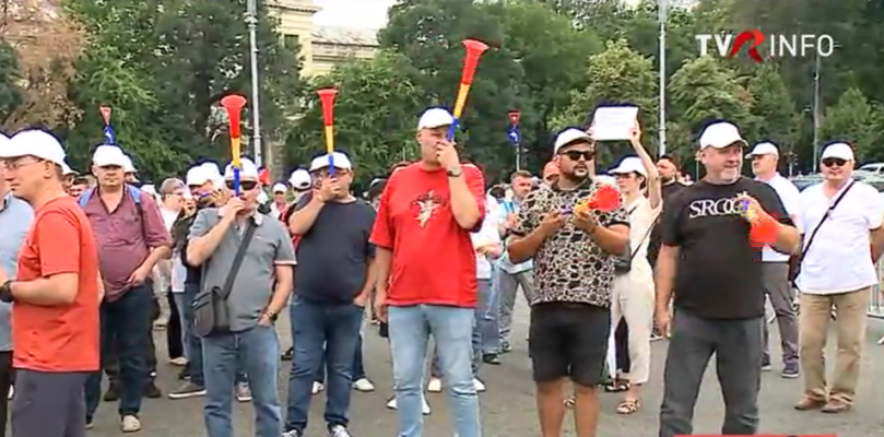 Trei federaţii sindicale organizează marţi un miting de protest în Piaţa Victoriei