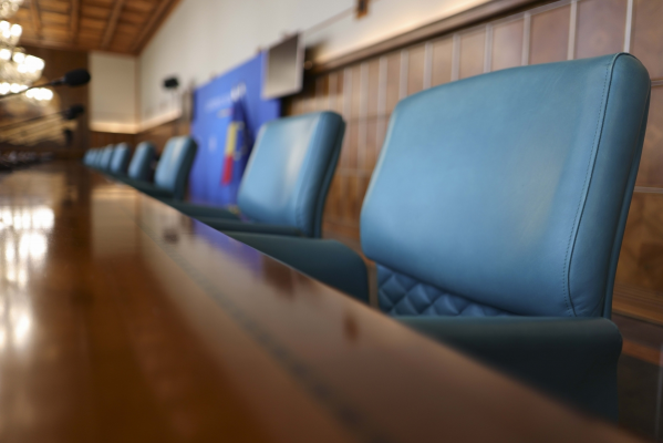 Set de 23 de măsuri din OUG-ul 'austerității': Îngheață pensiile și salariile, crește TVA, CASS pentru pensii