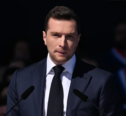 Jordan Bardella își anunță CANDIDATURA la președinția Franței în 2027 dacă Marine Le Pen “nu este lăsată” să candideze