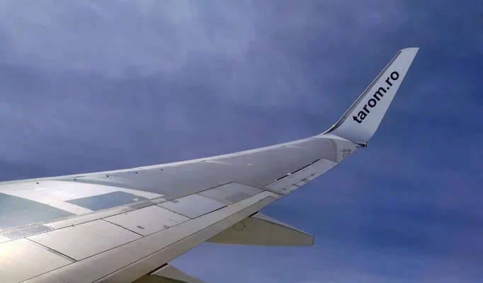 Trei zboruri cu destinaţia Bucureşti, redirecţionate pe alte aeroporturi din ţară din cauza furtunii din Capitală