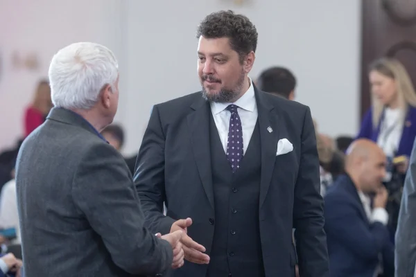 Claudiu Târziu, fost număr doi în partidul extremist AUR, anunță lansarea partidului Acțiunea Conservatoare (ACT), sâmbătă, la Palatul Parlamentului