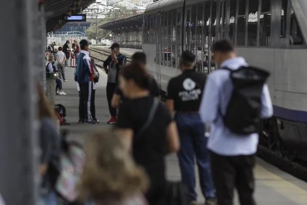 Noi reglementări  aplicate de Guvern privind facilităţile de transport pentru studenţii ce provin din localităţi care nu au staţie CFR