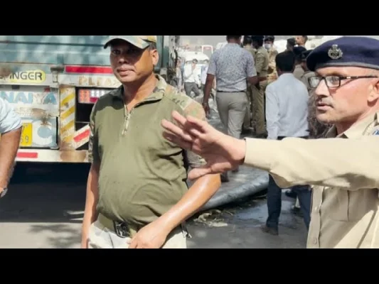 VIDEO. Pompieri și personal de securitate, la locul prăbușirii avionului Air India