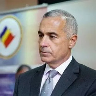 Un candidat cotat la „și alții”, intră detașat în turul doi al prezidențialelor