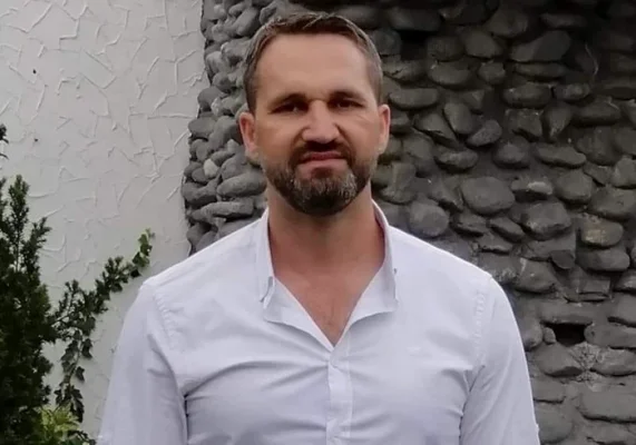„Bătăușul” Mihai Lasca și-a anunțat candidatura pentru șefia CJ Bihor. „Împotriva clanului condus de anti-românul Bolojan”