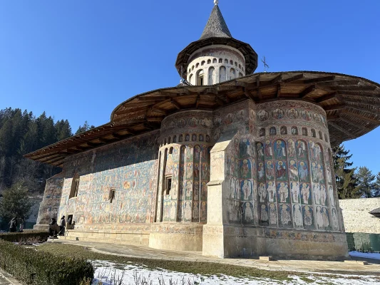 România frumoasă din Suceava. Județul mănăstirilor și al celui mai lung traseu cu telescaunul