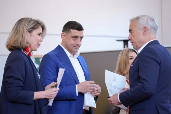 George Simion și Călin Georgescu, la vot împreună cu soțiile / „Am votat împotriva NEDREPTĂȚILOR făcute poporului român”