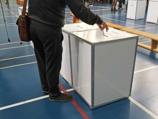 Fraude electorale în Cluj? Biroul Electoral Județean: „În Negreni, primarul în exercițiu filma în secția de votare”.