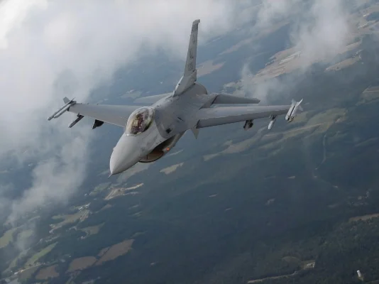 Încă două AERONAVE F-16 cumpărate din Norvegia au aterizat în România / Câte avioane F-16 au acum în total Forțele aeriene române