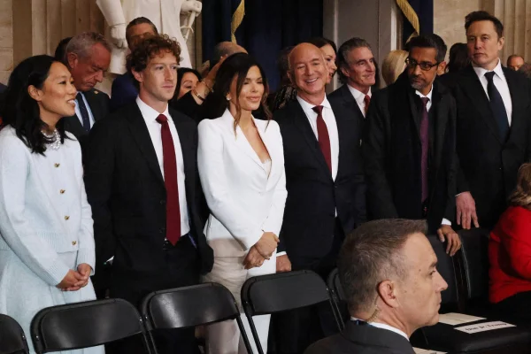 Bloomberg: Cei mai bogați oameni din lume au pierdut 208 miliarde de dolari într-o singură zi, după anunțul lui Trump