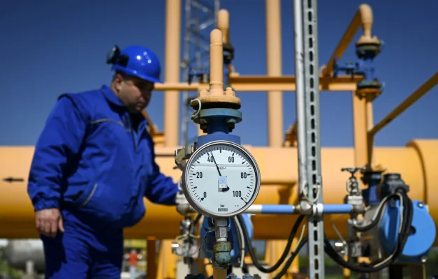 Comisia Europeană propune eliminarea treptată a importurilor în UE de gaze și de petrol din Rusia până în 2027
