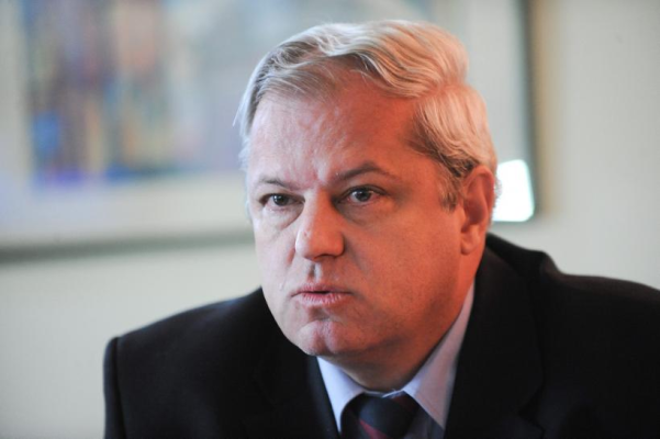 Omul cu bisturiul