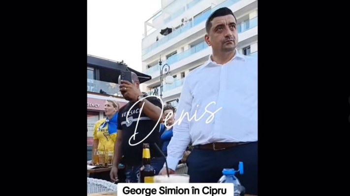 George Simion, filmat la bere, la o terasă în Cipru, în timpul protestelor din București. „E mai cald ca aici. Se mișcă greu oamenii”