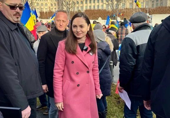 Șefa POT scoate colții la AUR