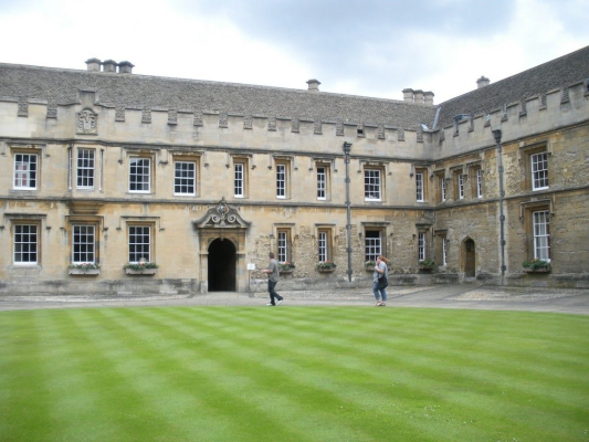 Oxford şi Cambridge coboară în clasamentele globale, experţii avertizează: ”Un semnal de alarmă pentru inovaţia din Marea Britanie” / 54 din cele 90 de universităţi britanice au scăzut în clasament