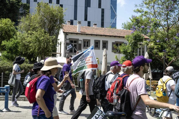 Zeci de israelieni, în marș de trei zile până la granița cu Fâșia Gaza, în semn de protest faţă de război