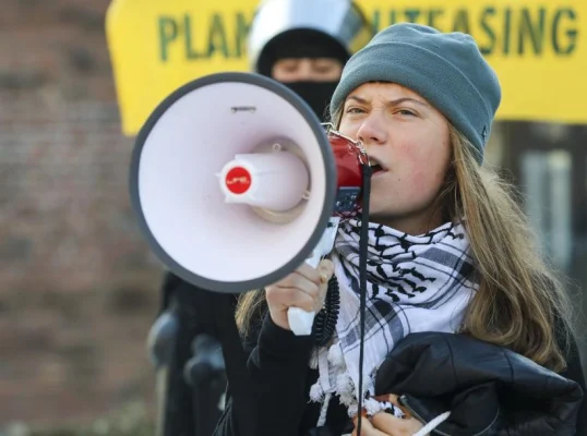 Greta Thunberg a fost deportată din Israel. Ea va ajunge în Franța