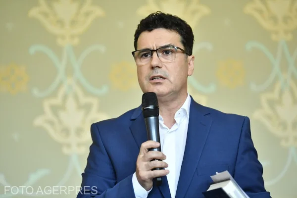 Rectorul SNSPA și-a depus candidatura la prezidențiale. Remus Pricopie: Dosarul meu nu e însoţit de liste de semnături