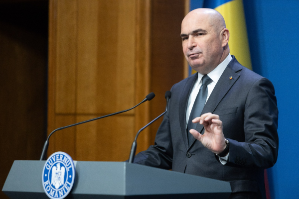 Premierul Bolojan: Va fi stabilit un număr maxim de ANGAJAȚI ai primăriilor, în funcție de mărimea localităților