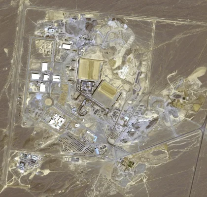 Benjamin Netanyahu a anunţat uciderea şefului serviciilor secrete ale Gărzii Revoluţiei iraniene. Armata israeliană a distrus principala instalaţie de la uzina de îmbogățire a uraniului de la Natanz