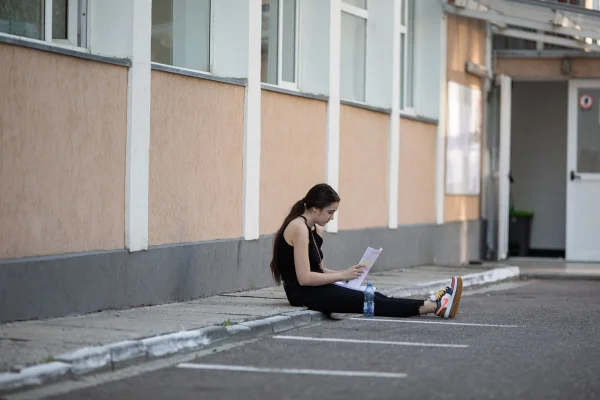 Marți încep probele scrise ale examenului de bacalaureat, cu Limba şi literatura română / Aproximativ 108.000 de candidaţi sunt aşteptaţi / Primele rezultate, afişate în 20 iunie