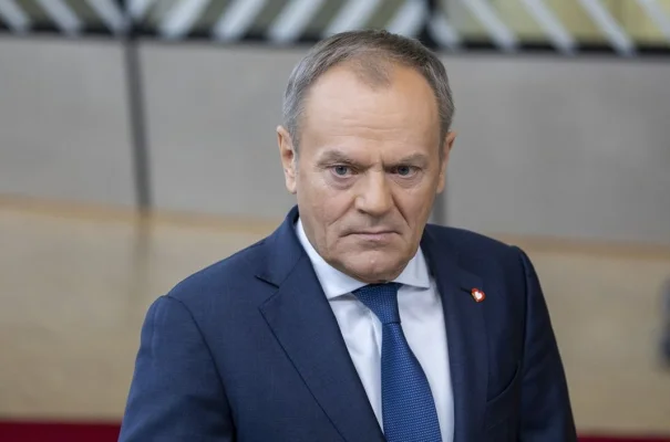 Premierul Donald Tusk va cere votul de încredere în parlament după victoria lui Karol Nawrocki la prezidenţiale din Polonia