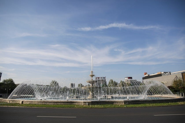 Trasee modificate pentru mai multe linii în zona Piaţa Unirii, de sâmbătă / Va fi restricţionată circulaţia vehiculelor pe Splaiul Independenţei, sensul de mers dinspre Piaţa Naţiunile Unite / Se lucrează în zonă