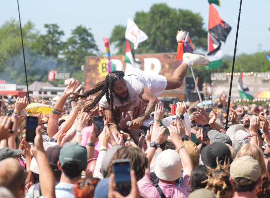 Grupul Bob Vylan, declarații împotriva Israelului la Festivalul Glastonbury. BBC regretă difuzarea concertului
