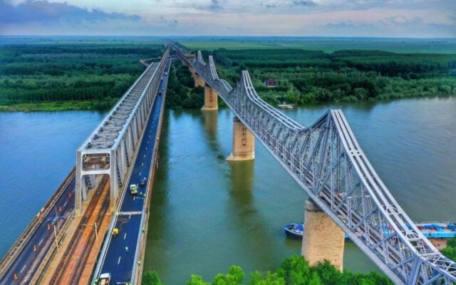 Restricţii de circulaţie pe Autostrada Soarelui, marţi, în zona Feteşti, pe sensul Constanța-București / Tariful de trecere a podului peste Dunăre nu poate fi plătit în numerar