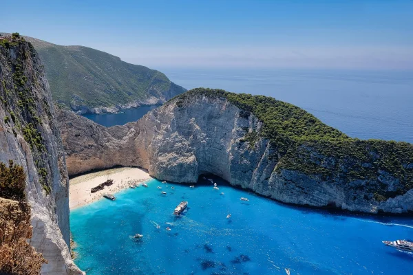 Raport: Zakynthos, insula grecească cu cel mai mare număr de turiști din Europa - 150 de turiști la un localnic