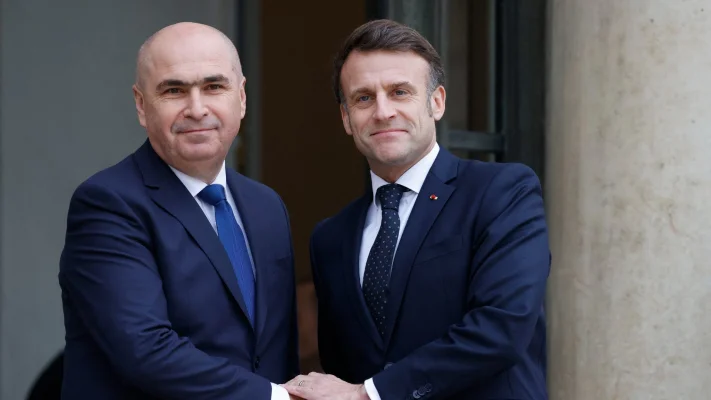 Președintele interimar al României, Ilie Bolojan, primit la Palatul Élysée de către Emmanuel Macron