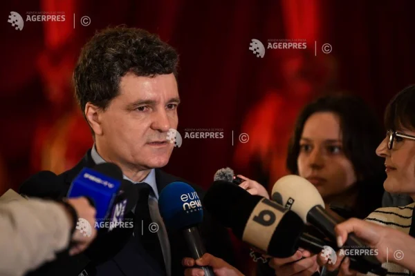 Nicușor Dan: Negocierile pentru formarea guvernului încep marți; sunt patru partide la masă și minoritățile