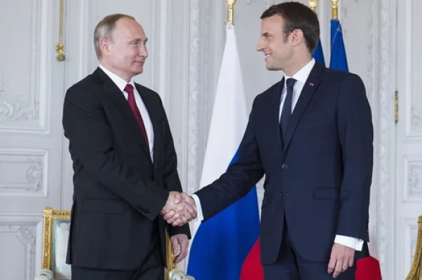 Putin a avut o convorbire telefonică cu Macron: Occidentul a creat bastioane anti-ruse în Ucraina