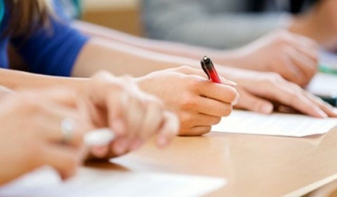 UPDATE - Evaluare Naţională - 83,1% dintre elevi au obţinut medii peste 5, procent mai mare decât anul trecut / 75 de absolvenţi de gimnaziu au încheiat examenul cu media 10