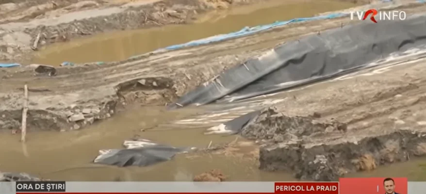 Mureş: Stare de alertă în 16 localităţi după creşterea salinităţii în Târnava Mică, în urma inundării Salinei Praid