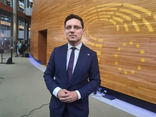Video
        PSD-istul de la vârful PE: „Susțin calea europeană la alegerile prezidențiale. Ciolacu va da, probabil, explicații”