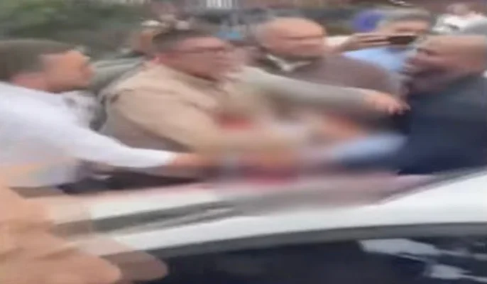 Candidat la președinție în Columbia, rănit grav în urma unui atentat / Au fost trase mai multe focuri de armă asupra sa / Atacatorul lui Miguel Uribe a fost prins