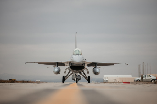 Aeronavele F-16 românești, alertate noaptea trecută din cauza noilor atacuri rusești asupra localităților ucrainene de la granița cu România