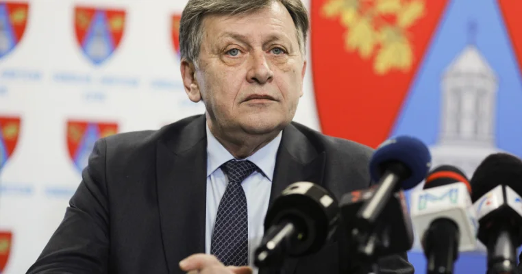 Crin Antonescu și-a citit declarația dată la Securitate: Nu găsesc nimic nepotrivit