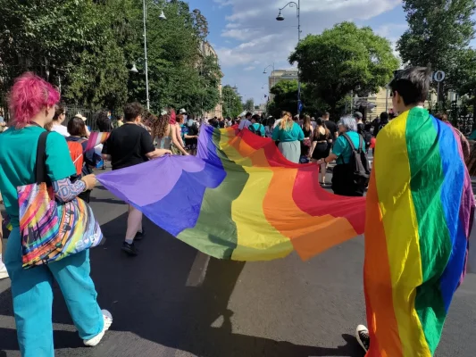 Mesaj comun a 24 de ambasade pentru Bucharest Pride: Poporul român şi-a reafirmat angajamentul faţă de valorile democratice / Respectarea drepturilor persoanelor LGBTIQ+ nu este o chestiune de ideologie, ci una de obligaţie legală şi integritate