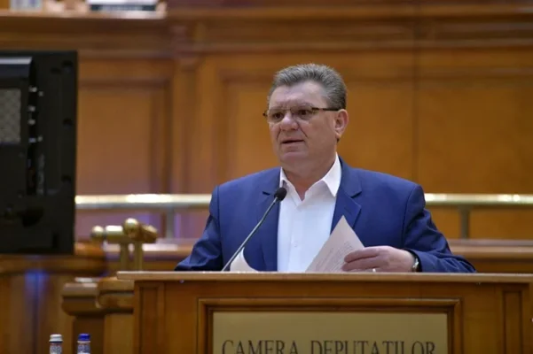 Dumitru Coarnă şi-a dat demisia din SOS din cauza „blestemelor” Dianei Şoşoacă